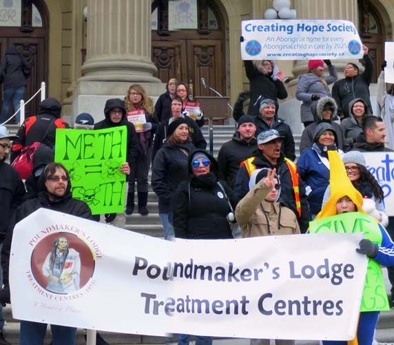 w2poundmakers-2016-sober-walk-participants-in-front-of-alberta-legislature